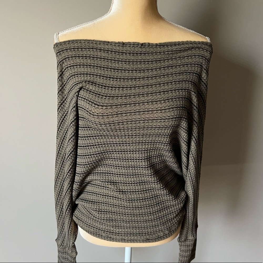 ILLA ILLA knit sweater/top with dolman sleeves